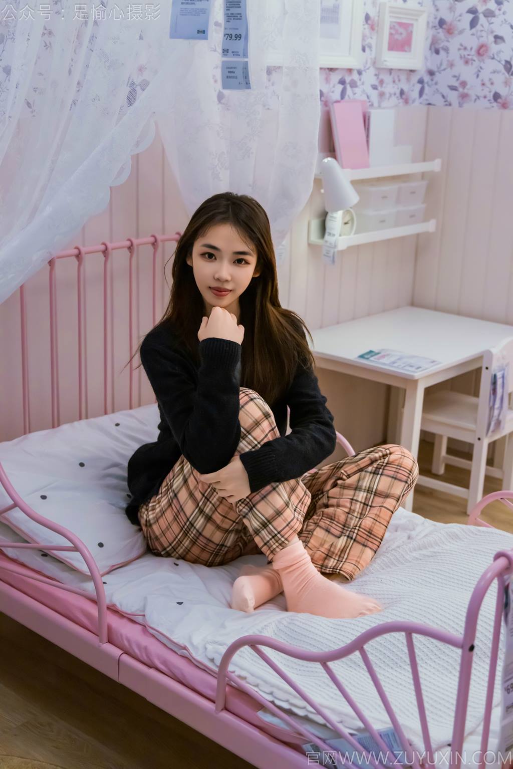 图片[29]-足愉心 NO.032 软软（搭配：黑色外套、黄色格子长裤、毛绒拖鞋、粉色棉袜、裸足）[105P] – 速更版-美库
