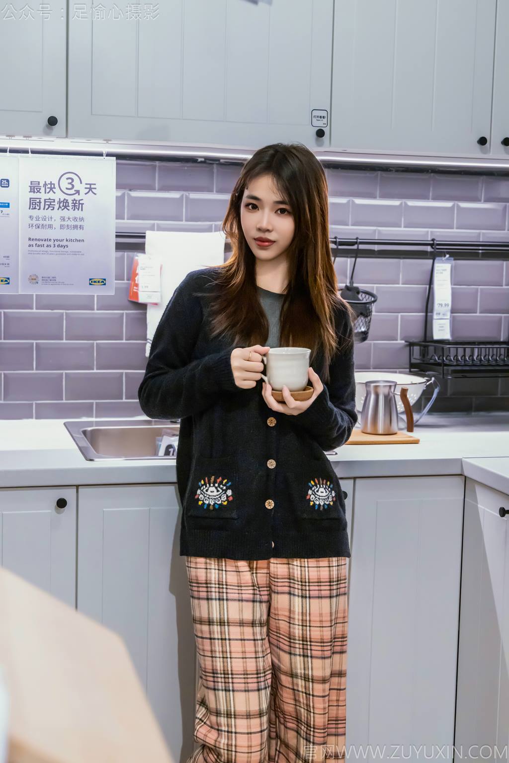 图片[30]-足愉心 NO.032 软软（搭配：黑色外套、黄色格子长裤、毛绒拖鞋、粉色棉袜、裸足）[105P] – 速更版-美库