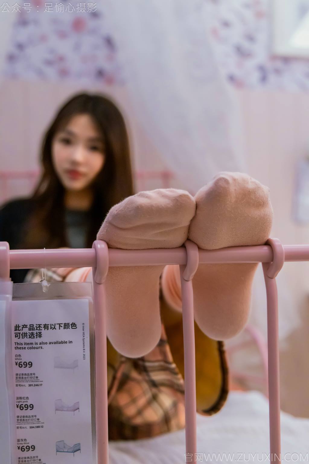 图片[80]-足愉心 NO.032 软软（搭配：黑色外套、黄色格子长裤、毛绒拖鞋、粉色棉袜、裸足）[105P] – 速更版-美库