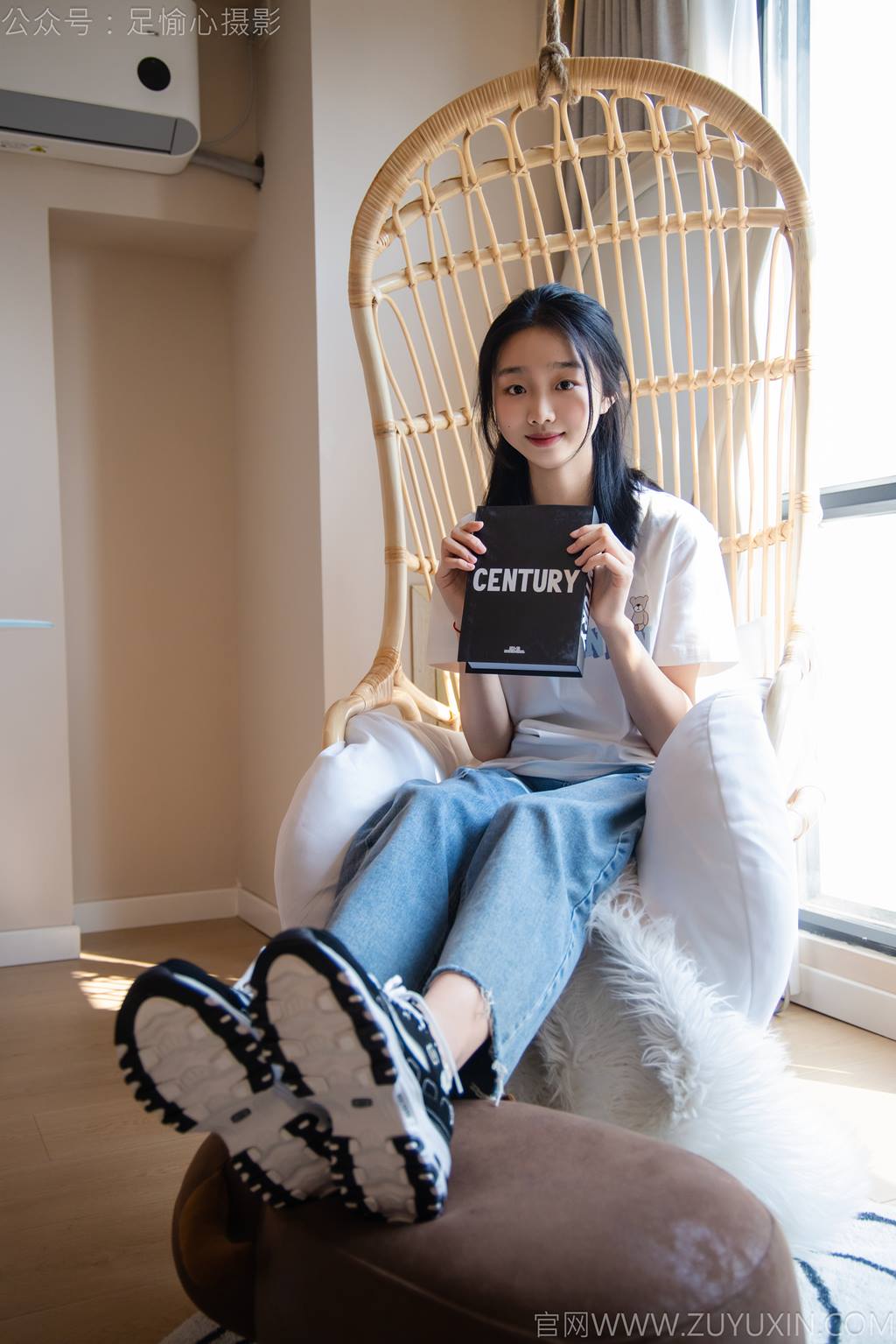 图片[10]-足愉心 NO.035 奶芙（搭配：白T恤、牛仔裤、运动鞋、白色棉袜、裸足）[115P] – 速更版-美库