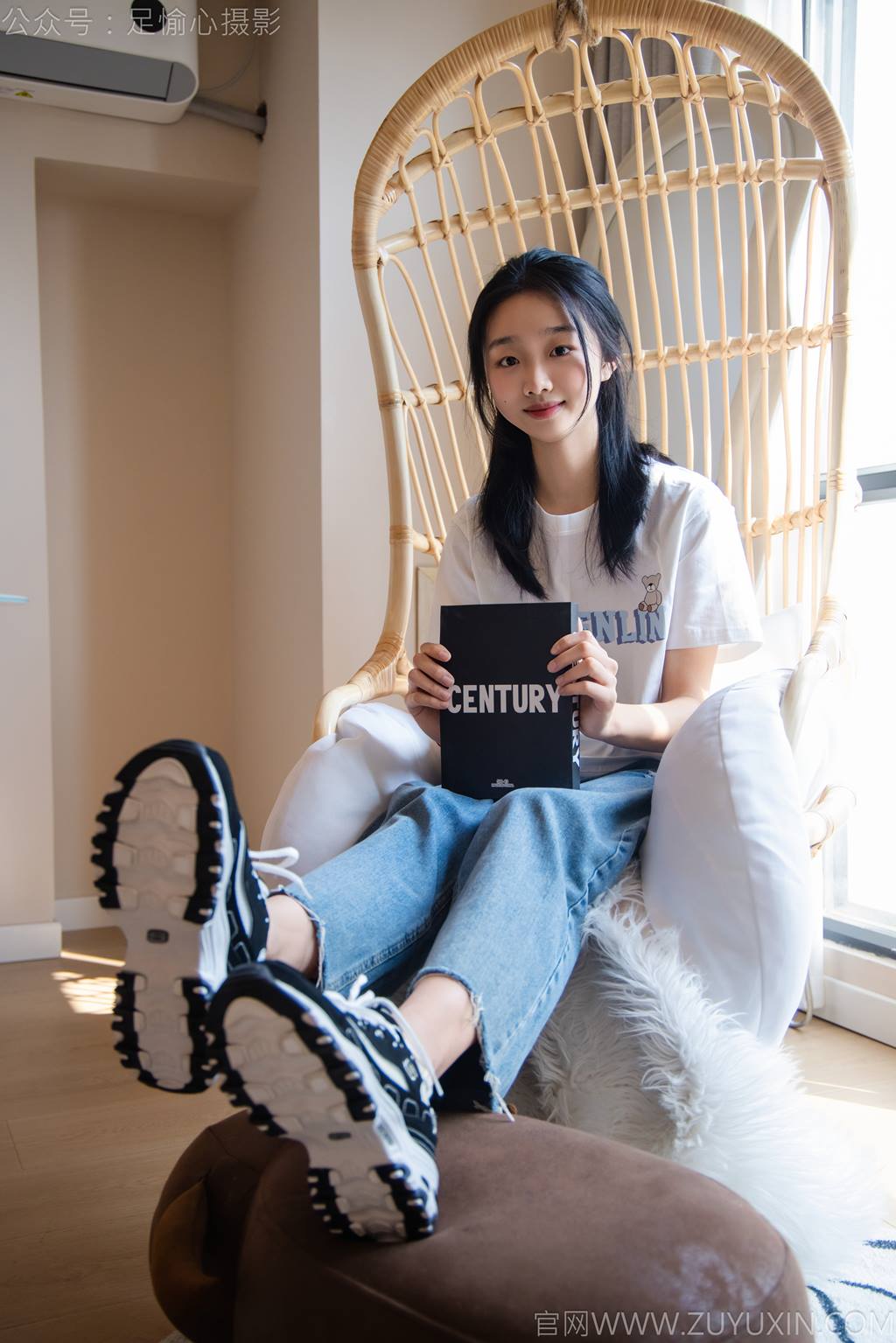 图片[11]-足愉心 NO.035 奶芙（搭配：白T恤、牛仔裤、运动鞋、白色棉袜、裸足）[115P] – 速更版-美库