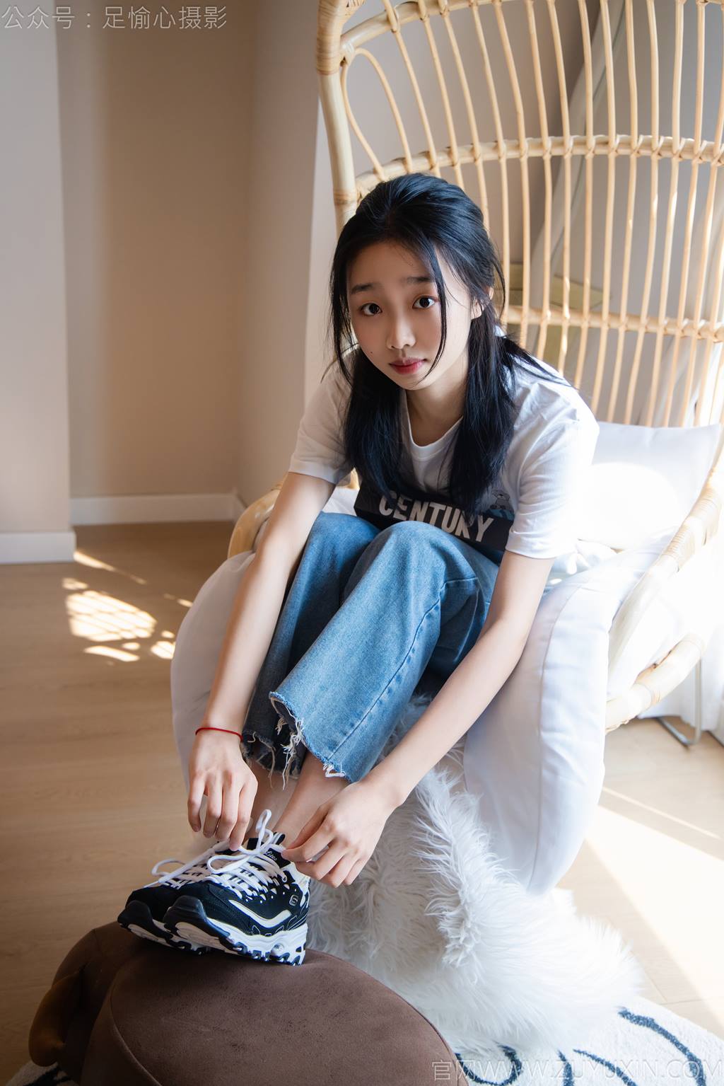 图片[12]-足愉心 NO.035 奶芙（搭配：白T恤、牛仔裤、运动鞋、白色棉袜、裸足）[115P] – 速更版-美库