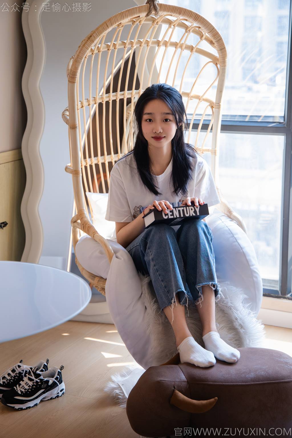 图片[17]-足愉心 NO.035 奶芙（搭配：白T恤、牛仔裤、运动鞋、白色棉袜、裸足）[115P] – 速更版-美库