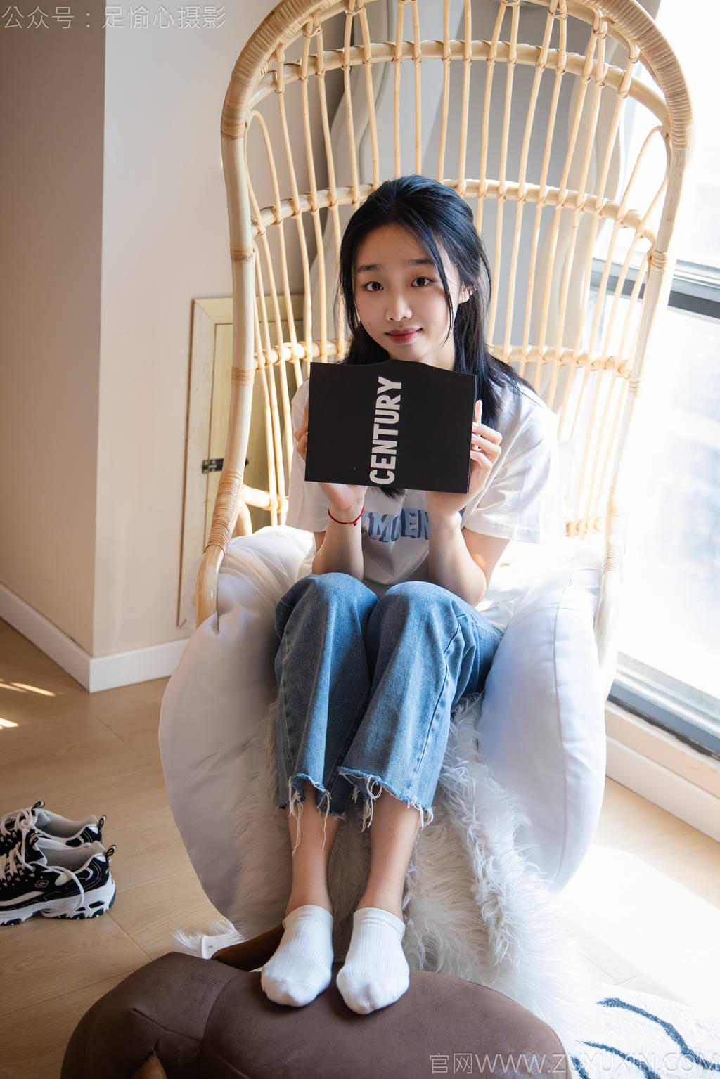 图片[19]-足愉心 NO.035 奶芙（搭配：白T恤、牛仔裤、运动鞋、白色棉袜、裸足）[115P] – 速更版-美库