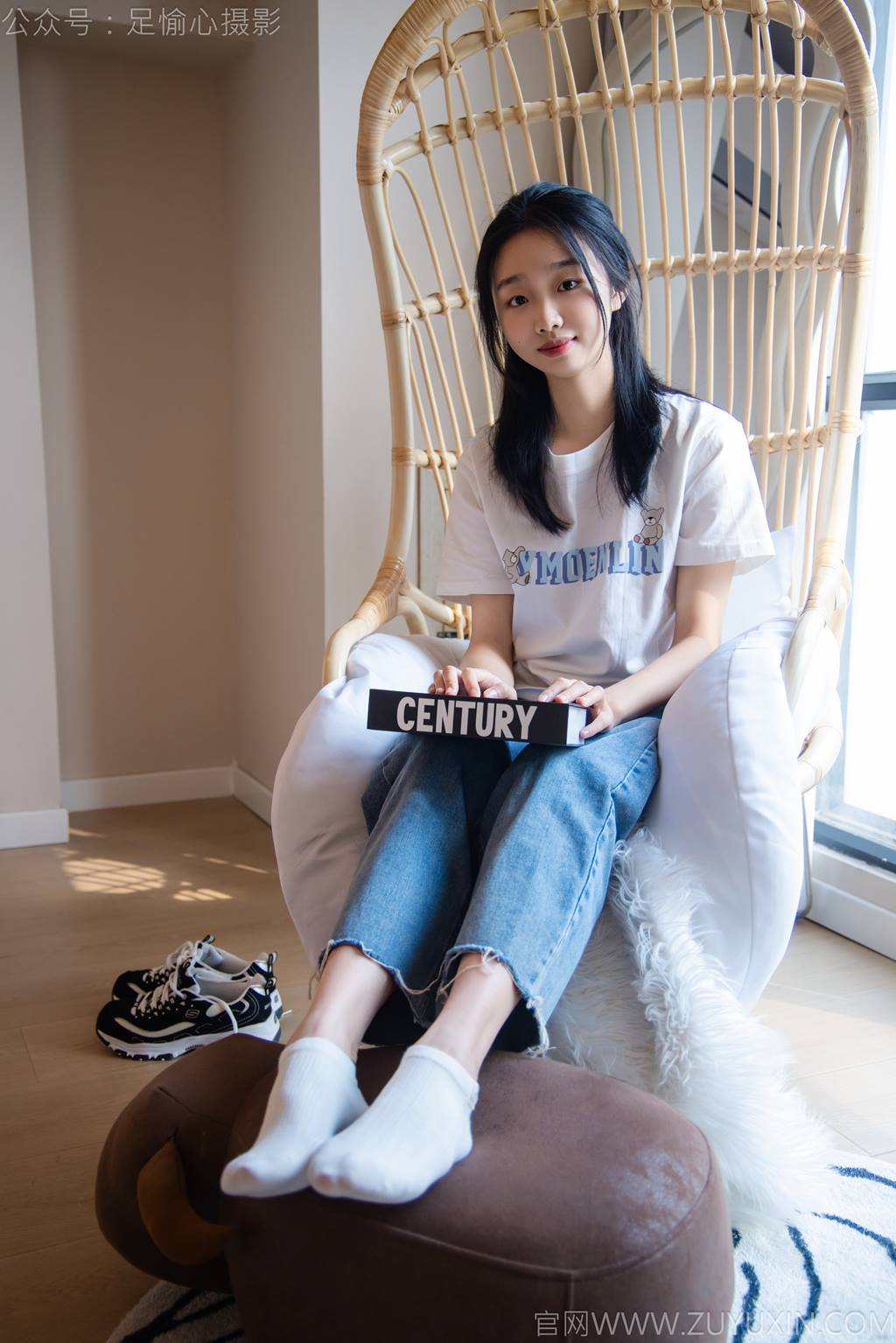 图片[22]-足愉心 NO.035 奶芙（搭配：白T恤、牛仔裤、运动鞋、白色棉袜、裸足）[115P] – 速更版-美库