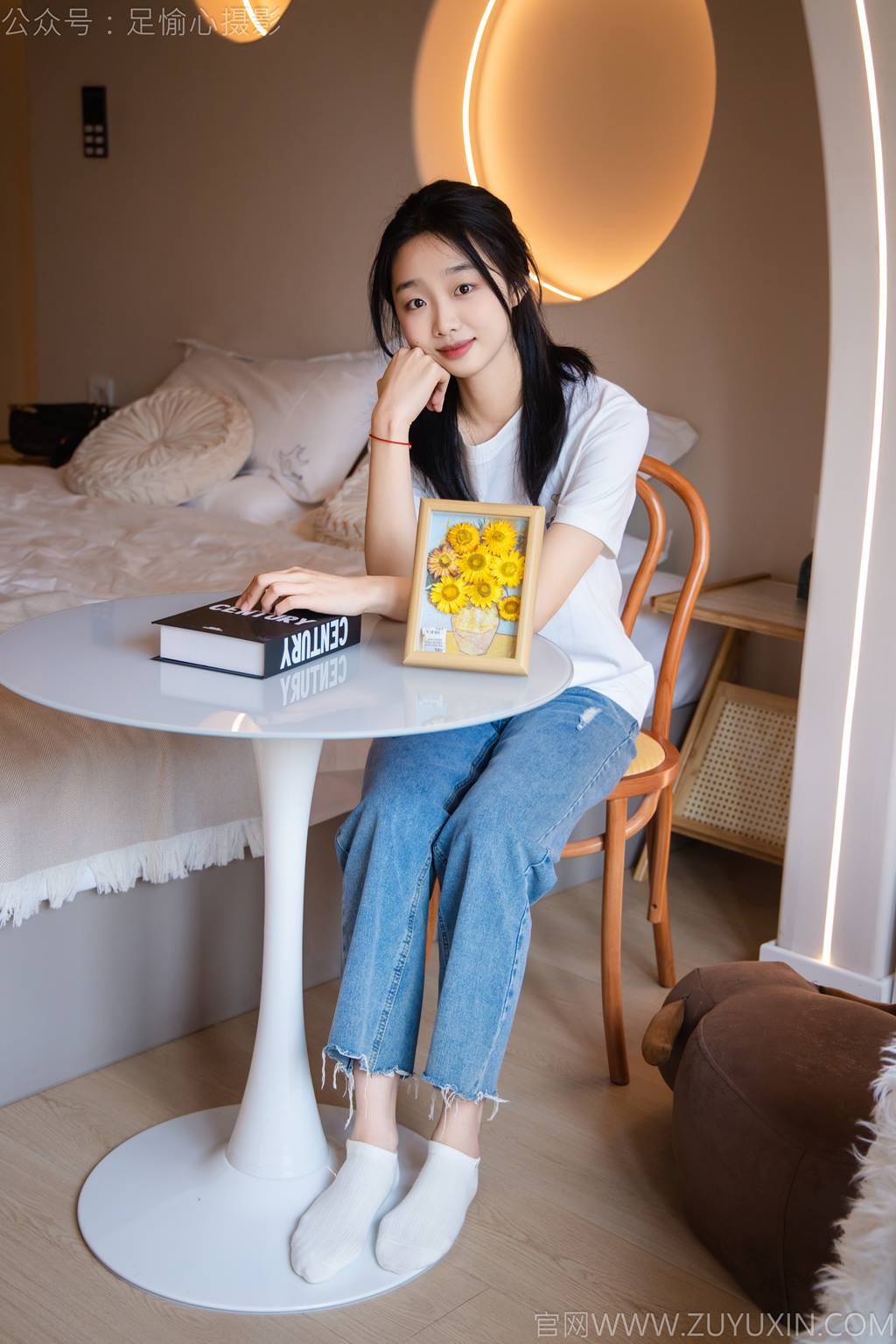 图片[25]-足愉心 NO.035 奶芙（搭配：白T恤、牛仔裤、运动鞋、白色棉袜、裸足）[115P] – 速更版-美库
