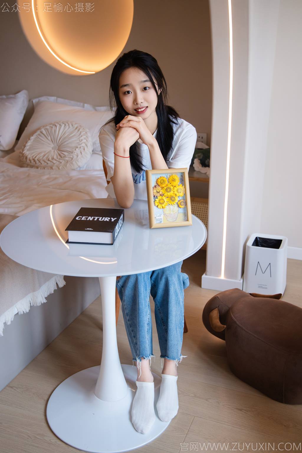 图片[26]-足愉心 NO.035 奶芙（搭配：白T恤、牛仔裤、运动鞋、白色棉袜、裸足）[115P] – 速更版-美库