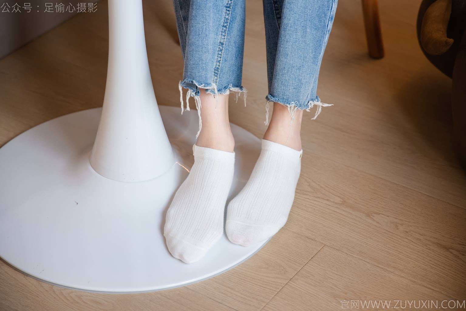 图片[27]-足愉心 NO.035 奶芙（搭配：白T恤、牛仔裤、运动鞋、白色棉袜、裸足）[115P] – 速更版-美库
