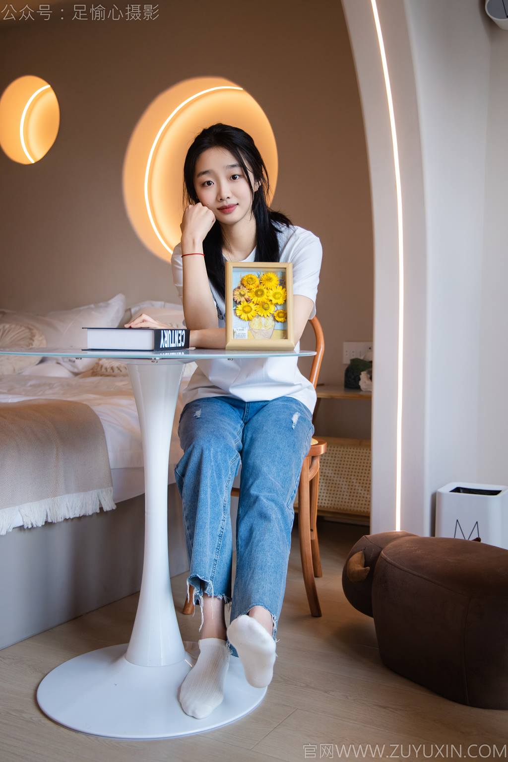 图片[28]-足愉心 NO.035 奶芙（搭配：白T恤、牛仔裤、运动鞋、白色棉袜、裸足）[115P] – 速更版-美库