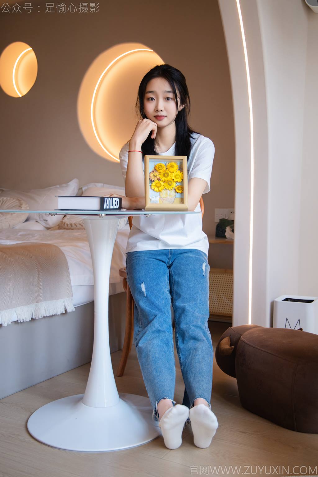 图片[29]-足愉心 NO.035 奶芙（搭配：白T恤、牛仔裤、运动鞋、白色棉袜、裸足）[115P] – 速更版-美库