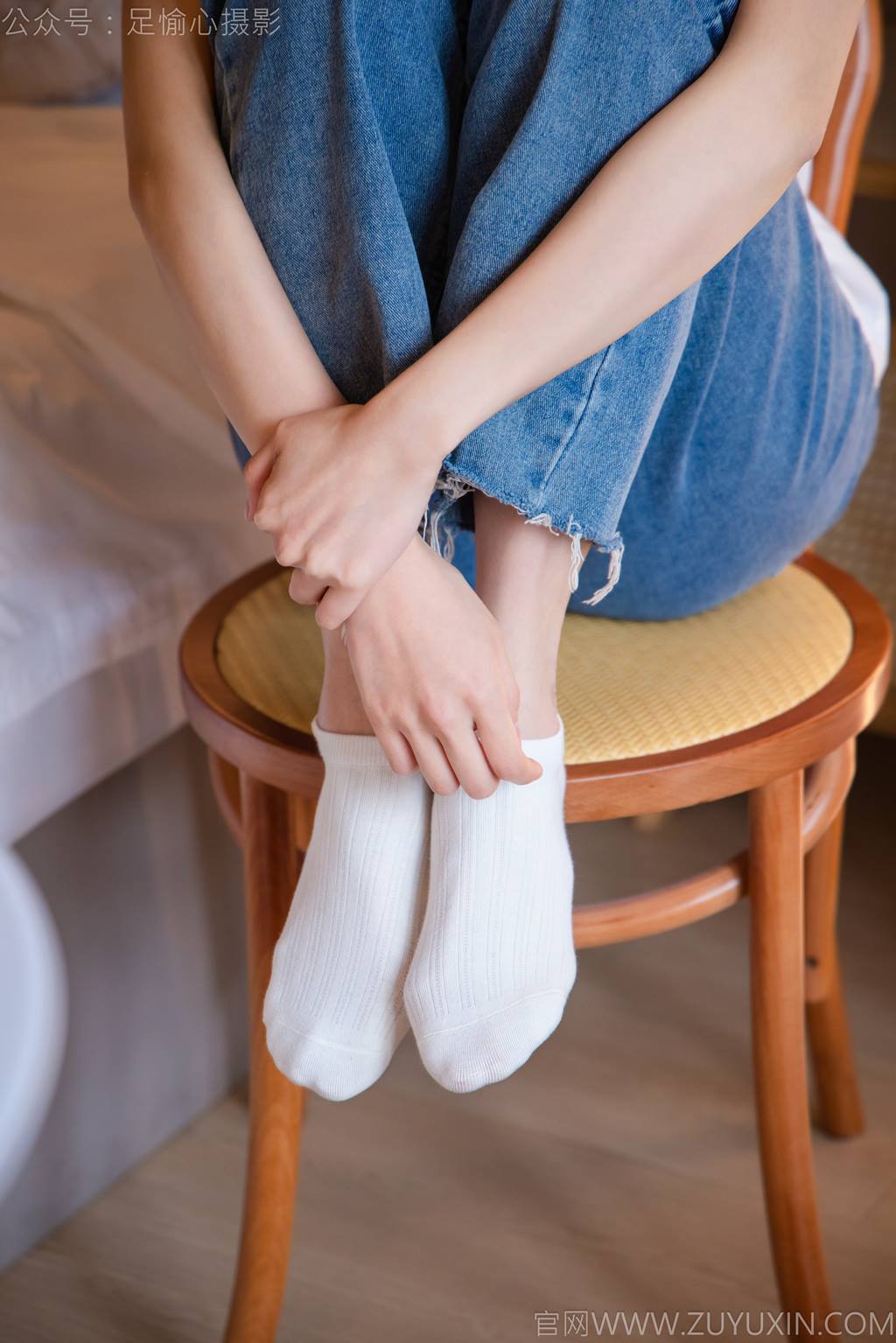 图片[33]-足愉心 NO.035 奶芙（搭配：白T恤、牛仔裤、运动鞋、白色棉袜、裸足）[115P] – 速更版-美库