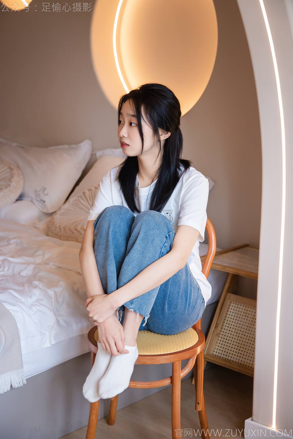 图片[34]-足愉心 NO.035 奶芙（搭配：白T恤、牛仔裤、运动鞋、白色棉袜、裸足）[115P] – 速更版-美库