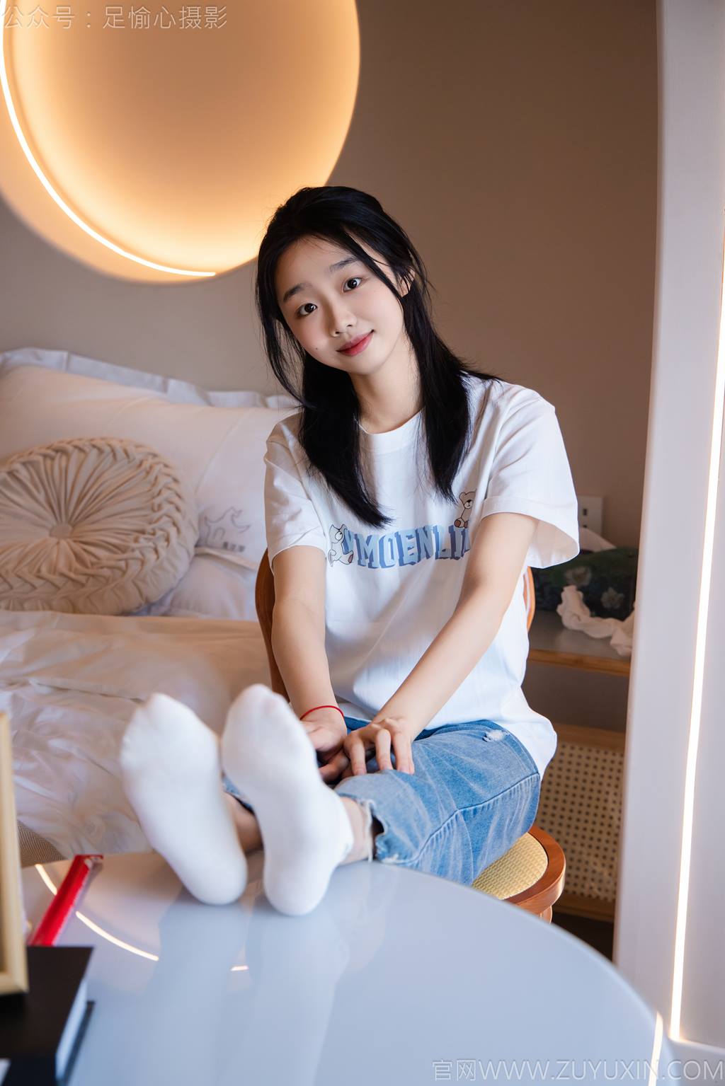 图片[35]-足愉心 NO.035 奶芙（搭配：白T恤、牛仔裤、运动鞋、白色棉袜、裸足）[115P] – 速更版-美库