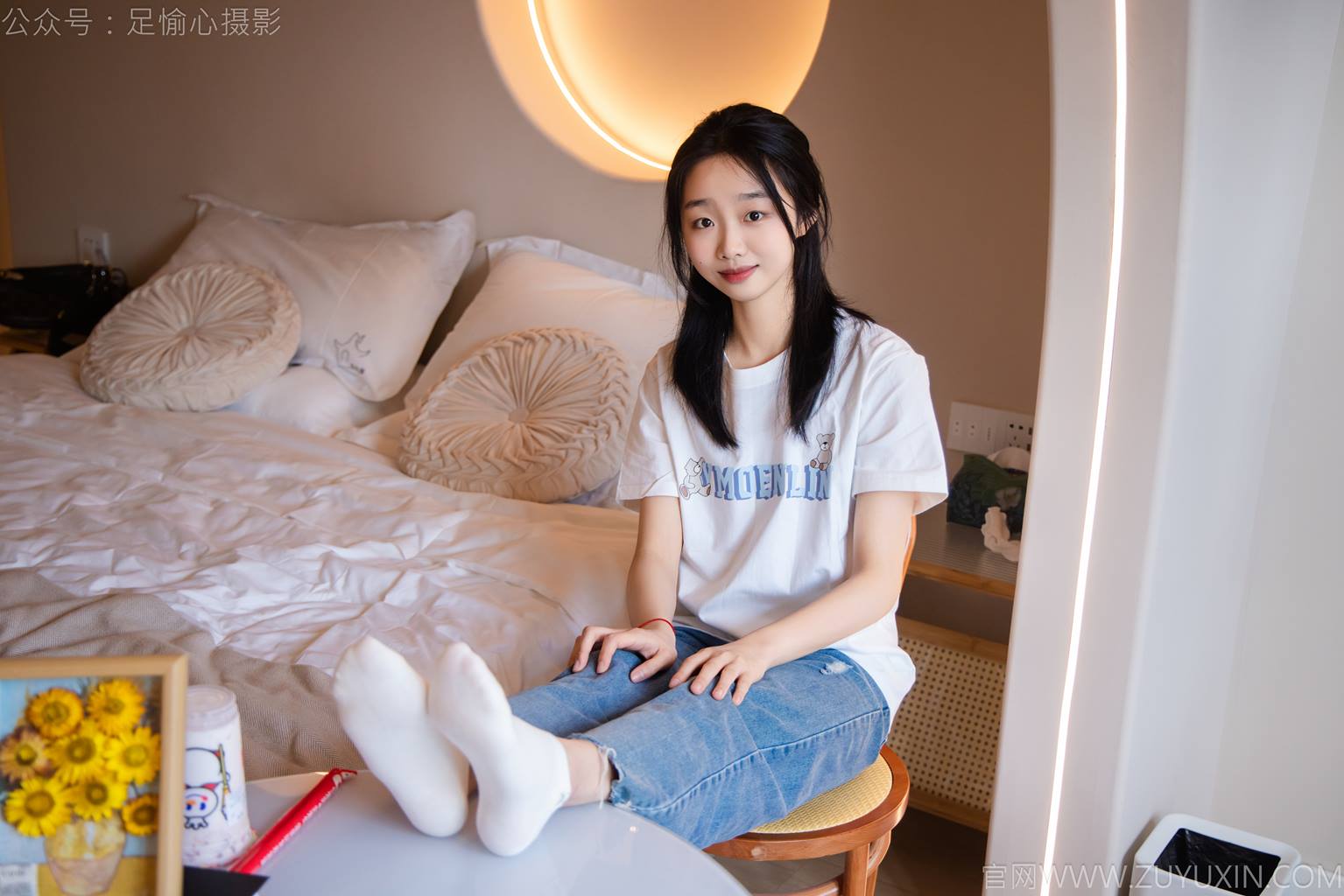 图片[36]-足愉心 NO.035 奶芙（搭配：白T恤、牛仔裤、运动鞋、白色棉袜、裸足）[115P] – 速更版-美库