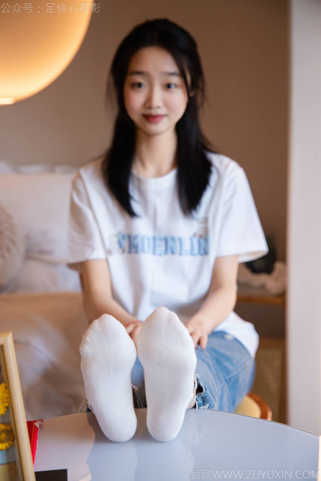 图片[37]-足愉心 NO.035 奶芙（搭配：白T恤、牛仔裤、运动鞋、白色棉袜、裸足）[115P] – 速更版-美库