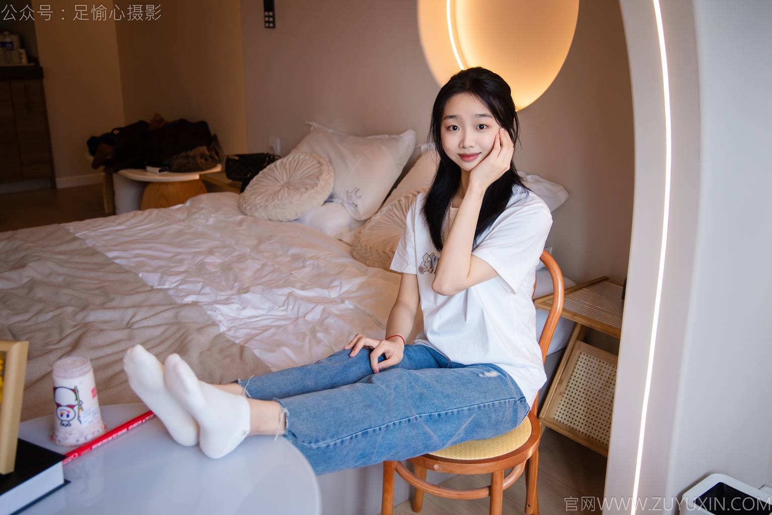 图片[39]-足愉心 NO.035 奶芙（搭配：白T恤、牛仔裤、运动鞋、白色棉袜、裸足）[115P] – 速更版-美库