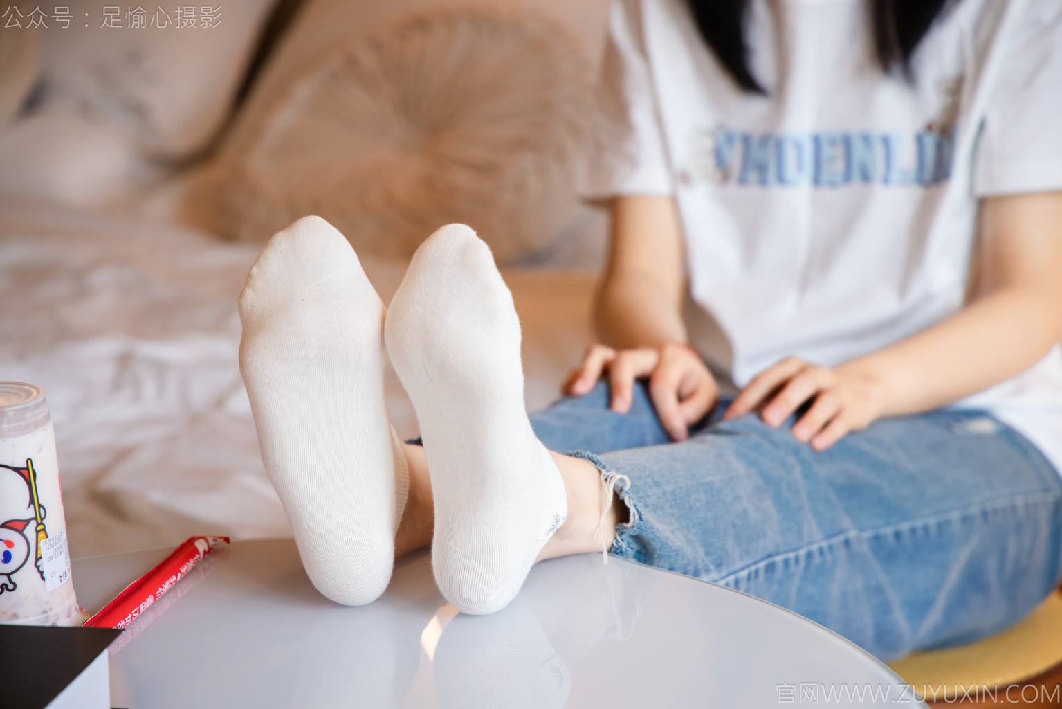 图片[40]-足愉心 NO.035 奶芙（搭配：白T恤、牛仔裤、运动鞋、白色棉袜、裸足）[115P] – 速更版-美库