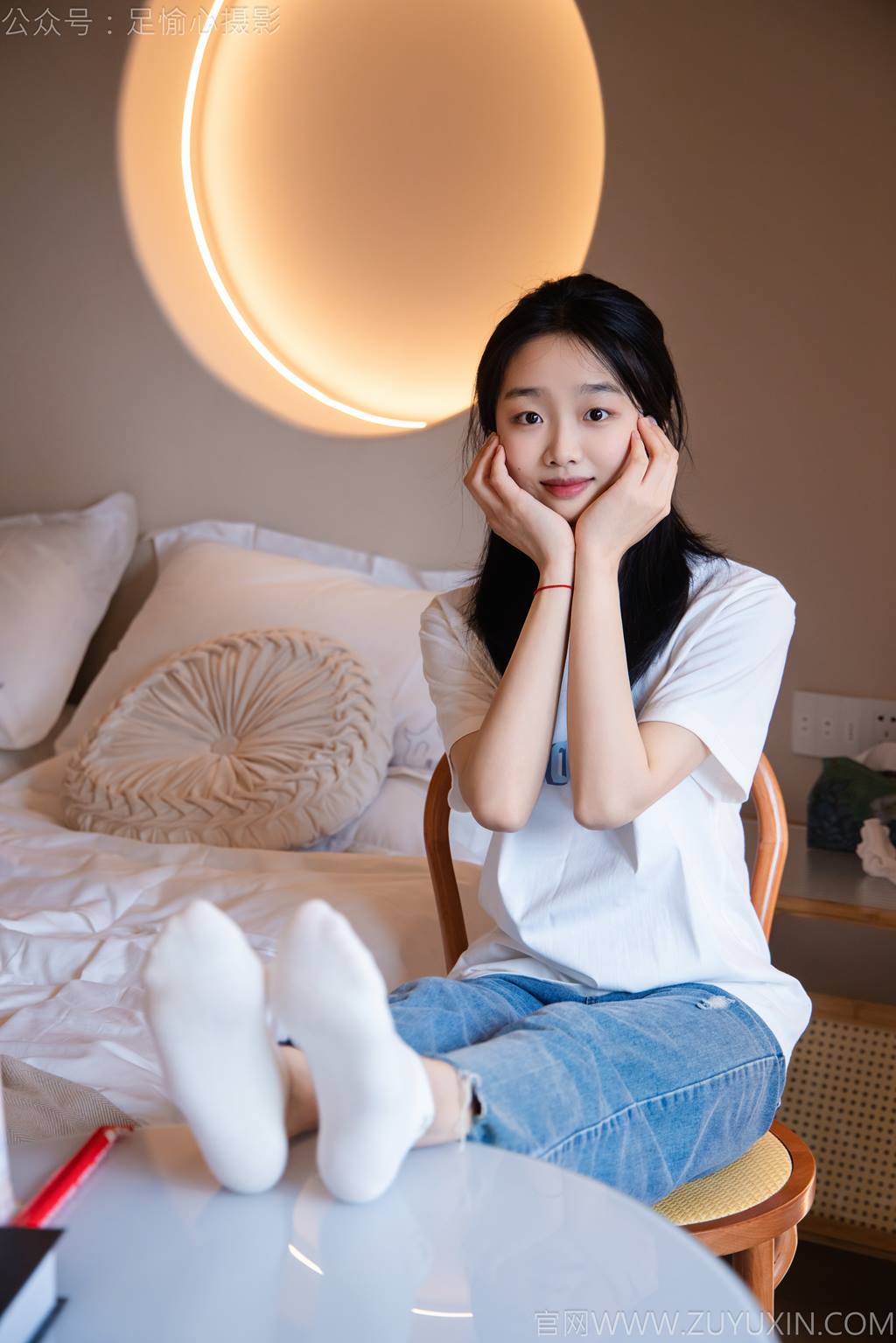 图片[41]-足愉心 NO.035 奶芙（搭配：白T恤、牛仔裤、运动鞋、白色棉袜、裸足）[115P] – 速更版-美库