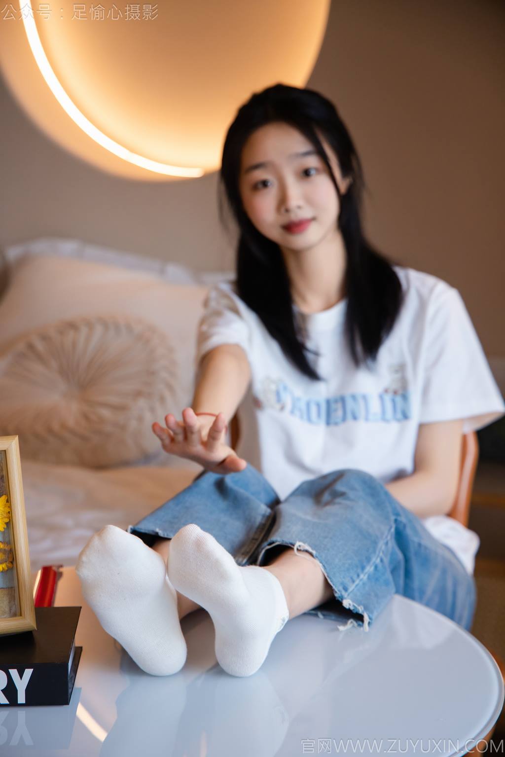 图片[45]-足愉心 NO.035 奶芙（搭配：白T恤、牛仔裤、运动鞋、白色棉袜、裸足）[115P] – 速更版-美库