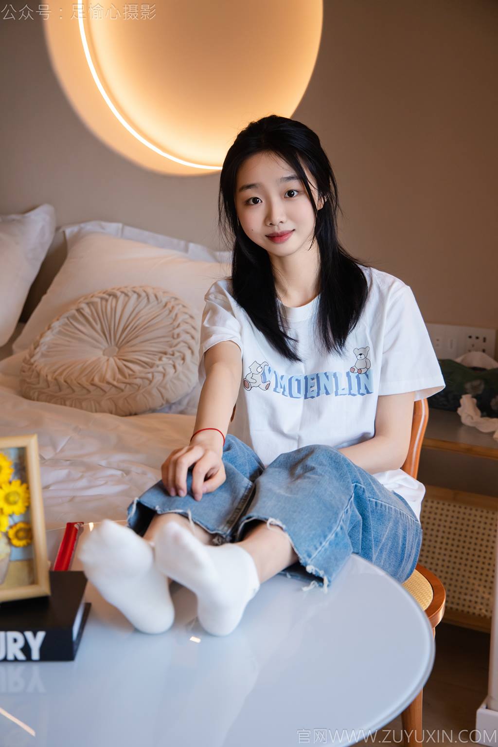 图片[46]-足愉心 NO.035 奶芙（搭配：白T恤、牛仔裤、运动鞋、白色棉袜、裸足）[115P] – 速更版-美库