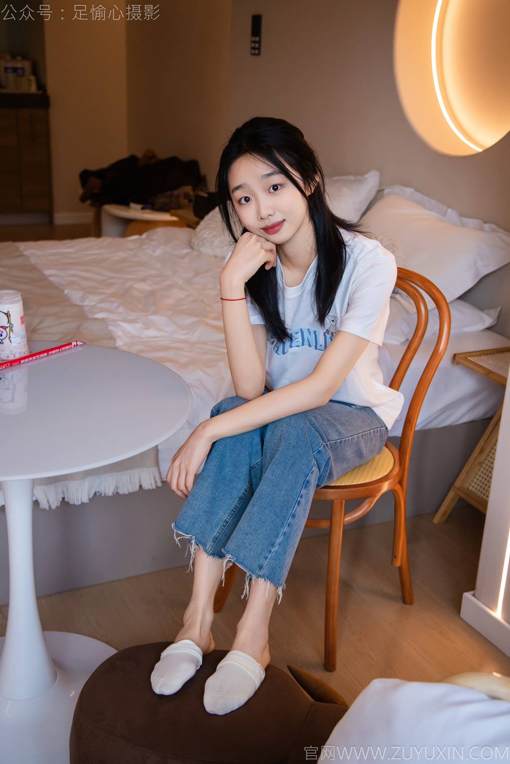 图片[47]-足愉心 NO.035 奶芙（搭配：白T恤、牛仔裤、运动鞋、白色棉袜、裸足）[115P] – 速更版-美库