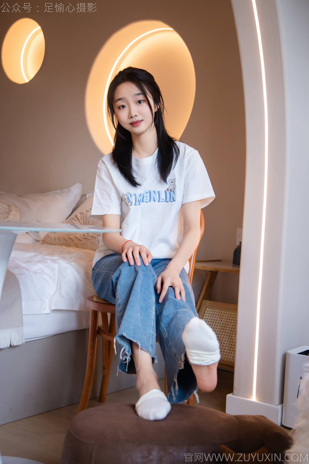 图片[51]-足愉心 NO.035 奶芙（搭配：白T恤、牛仔裤、运动鞋、白色棉袜、裸足）[115P] – 速更版-美库
