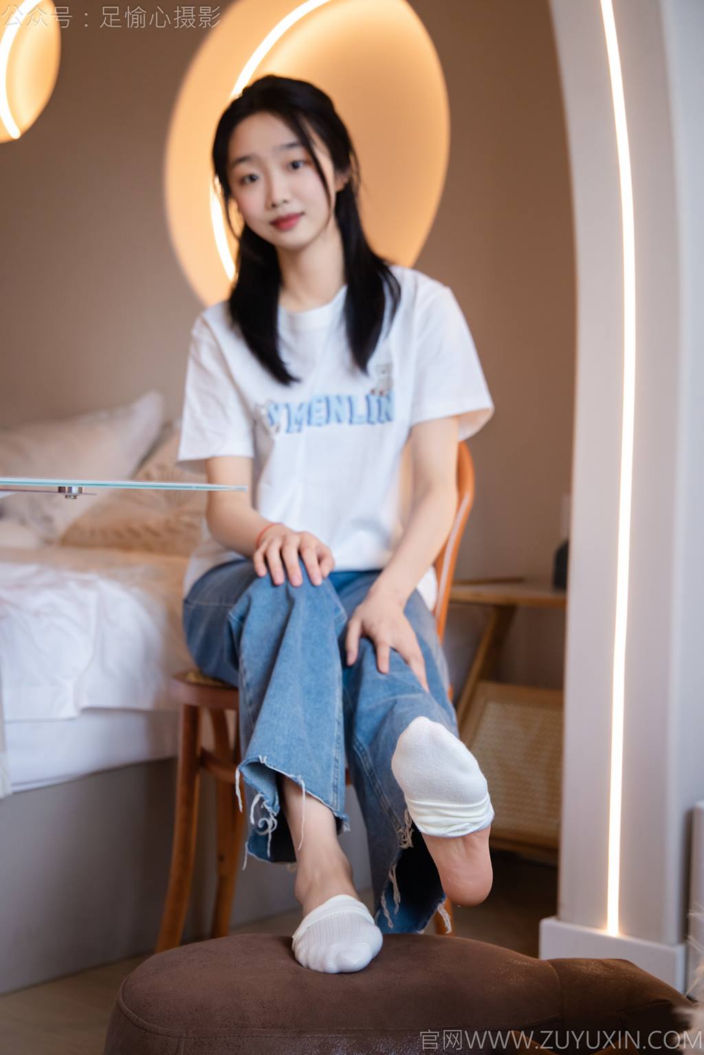 图片[52]-足愉心 NO.035 奶芙（搭配：白T恤、牛仔裤、运动鞋、白色棉袜、裸足）[115P] – 速更版-美库