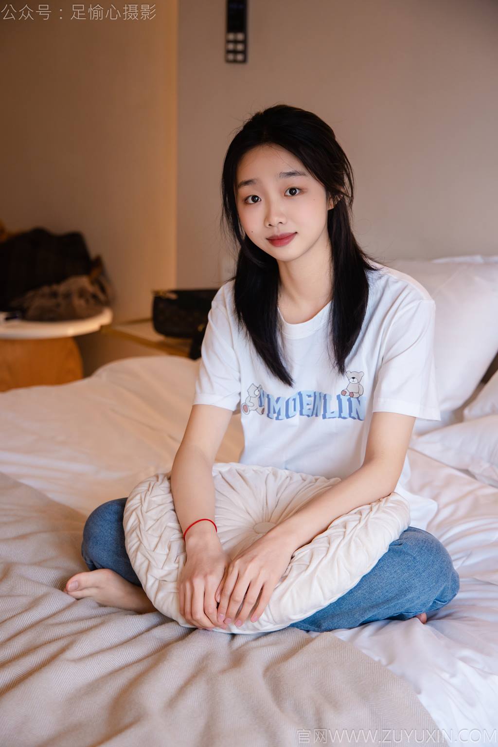 图片[54]-足愉心 NO.035 奶芙（搭配：白T恤、牛仔裤、运动鞋、白色棉袜、裸足）[115P] – 速更版-美库