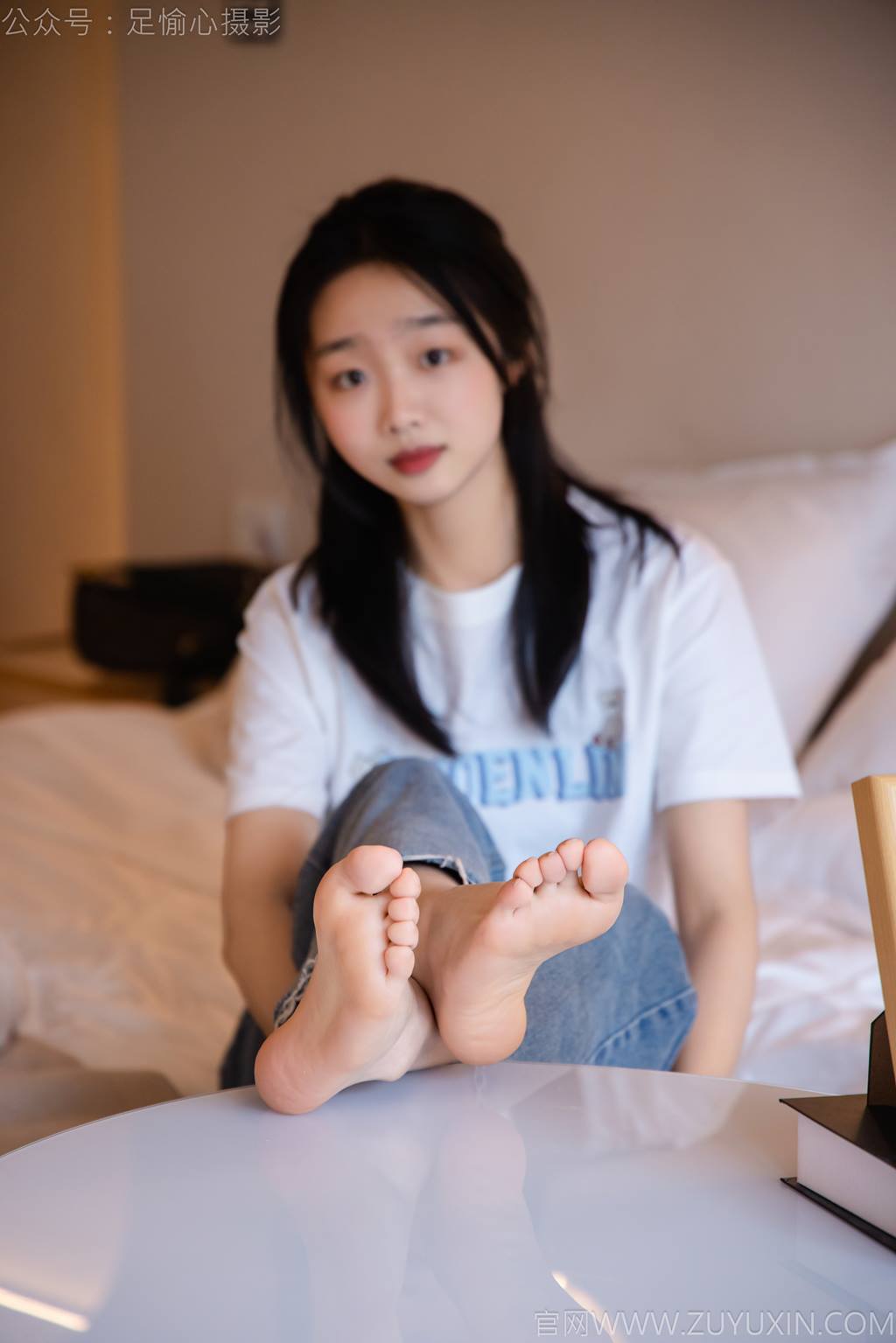 图片[65]-足愉心 NO.035 奶芙（搭配：白T恤、牛仔裤、运动鞋、白色棉袜、裸足）[115P] – 速更版-美库
