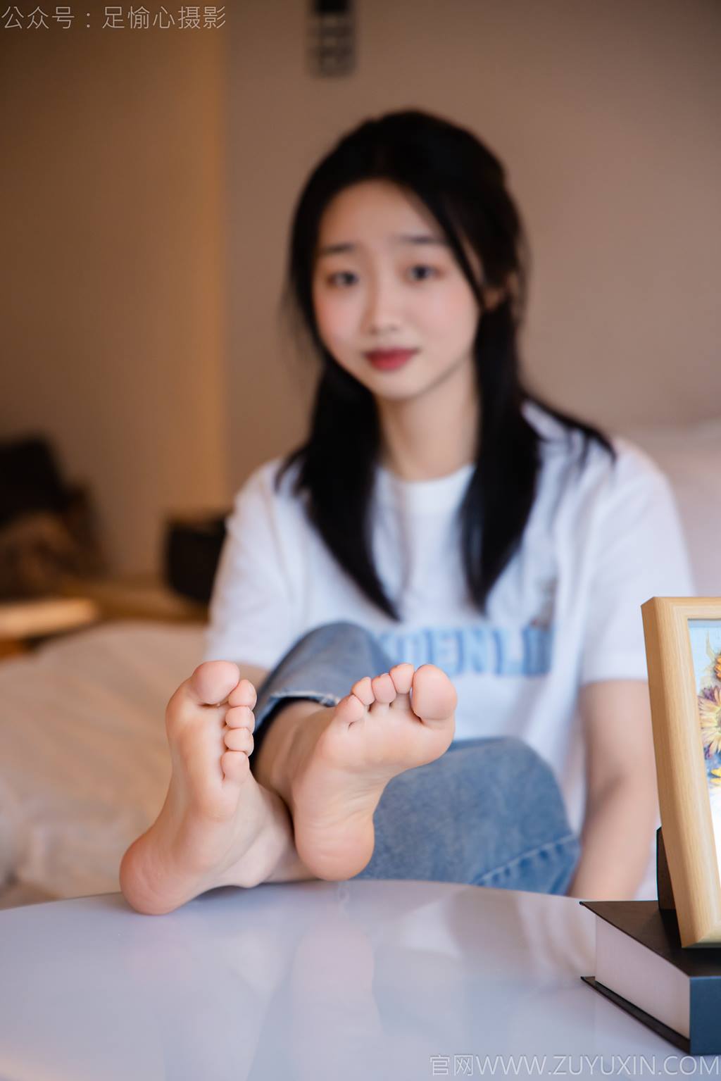 图片[66]-足愉心 NO.035 奶芙（搭配：白T恤、牛仔裤、运动鞋、白色棉袜、裸足）[115P] – 速更版-美库