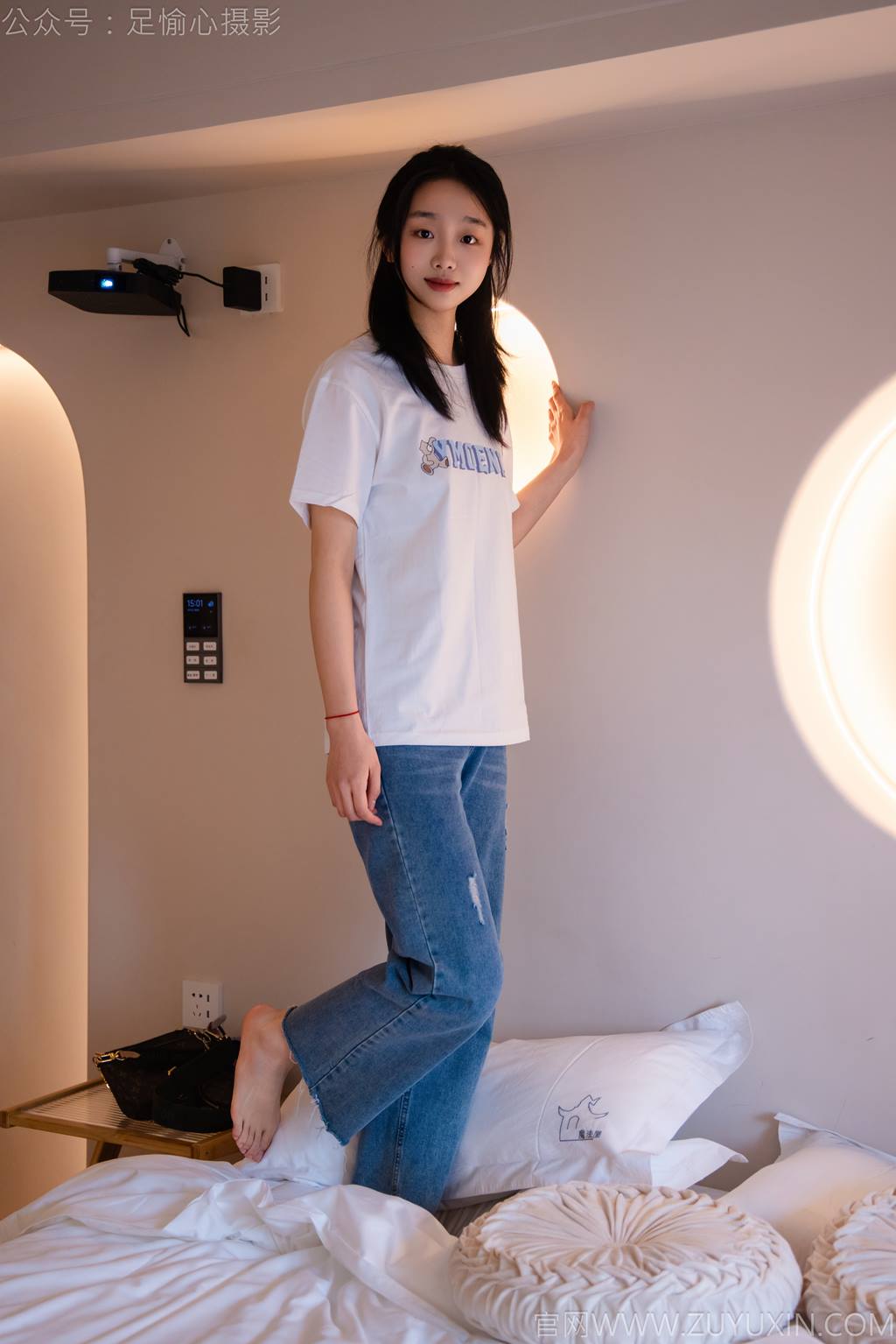 图片[72]-足愉心 NO.035 奶芙（搭配：白T恤、牛仔裤、运动鞋、白色棉袜、裸足）[115P] – 速更版-美库