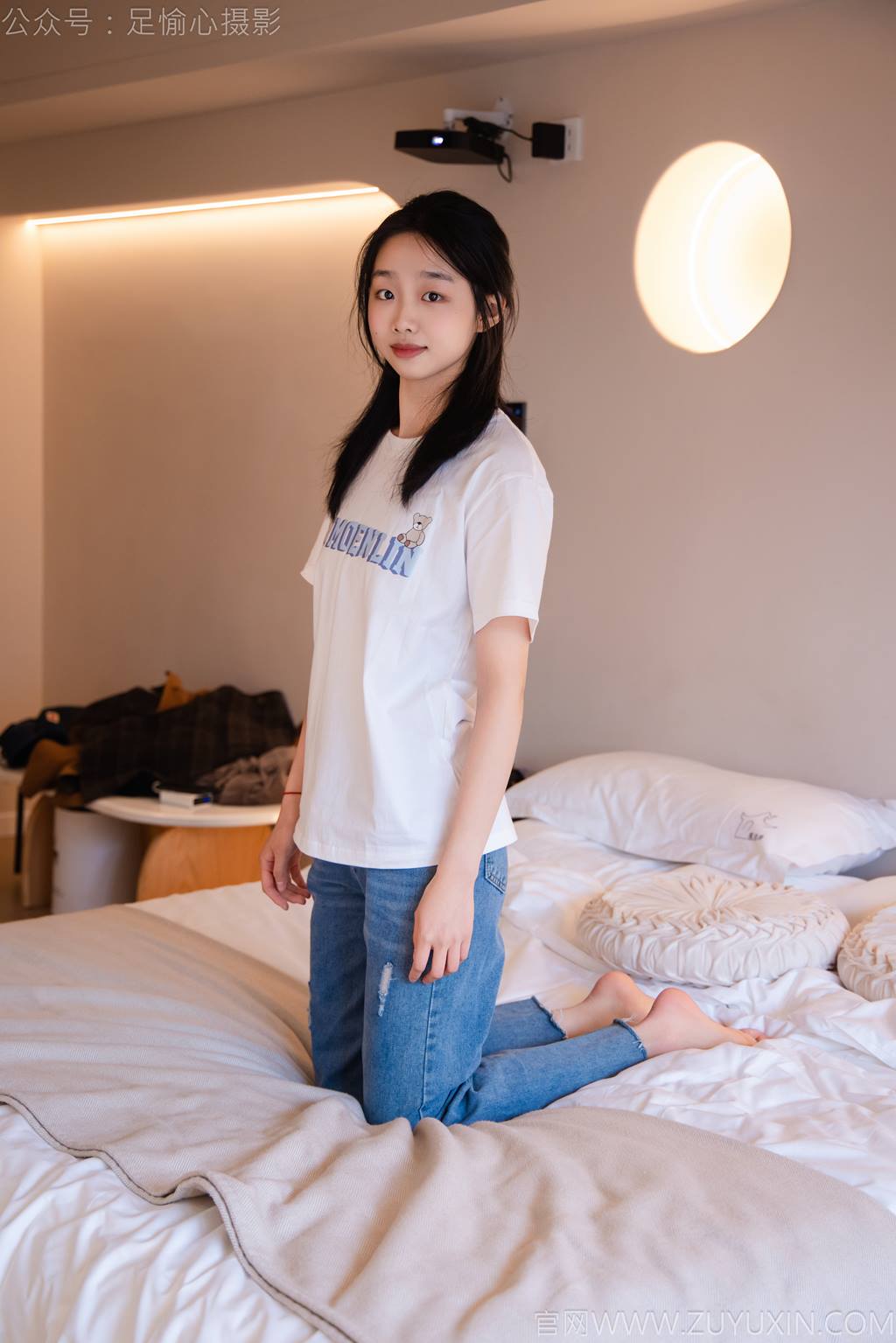 图片[74]-足愉心 NO.035 奶芙（搭配：白T恤、牛仔裤、运动鞋、白色棉袜、裸足）[115P] – 速更版-美库