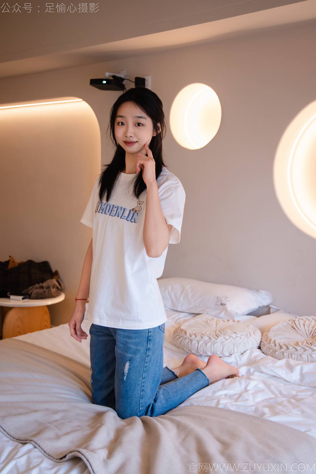 图片[75]-足愉心 NO.035 奶芙（搭配：白T恤、牛仔裤、运动鞋、白色棉袜、裸足）[115P] – 速更版-美库