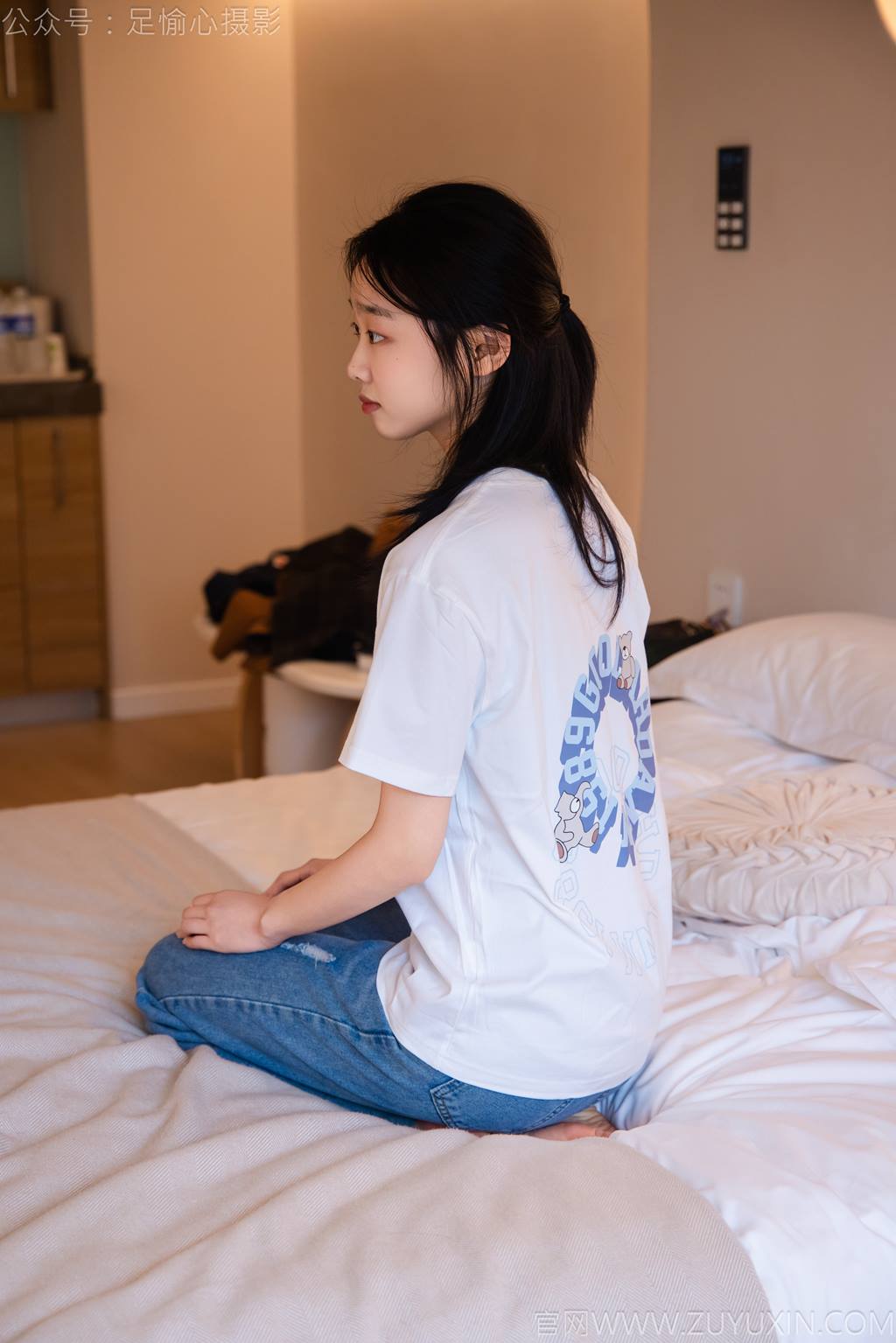 图片[79]-足愉心 NO.035 奶芙（搭配：白T恤、牛仔裤、运动鞋、白色棉袜、裸足）[115P] – 速更版-美库
