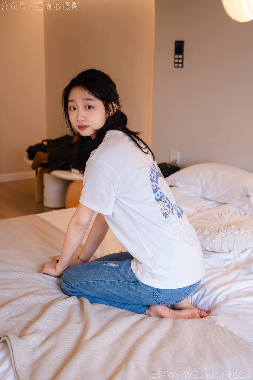 图片[80]-足愉心 NO.035 奶芙（搭配：白T恤、牛仔裤、运动鞋、白色棉袜、裸足）[115P] – 速更版-美库