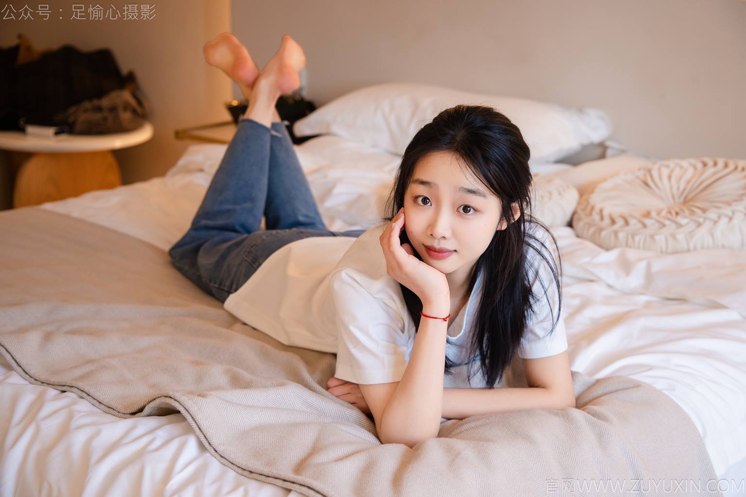 图片[82]-足愉心 NO.035 奶芙（搭配：白T恤、牛仔裤、运动鞋、白色棉袜、裸足）[115P] – 速更版-美库