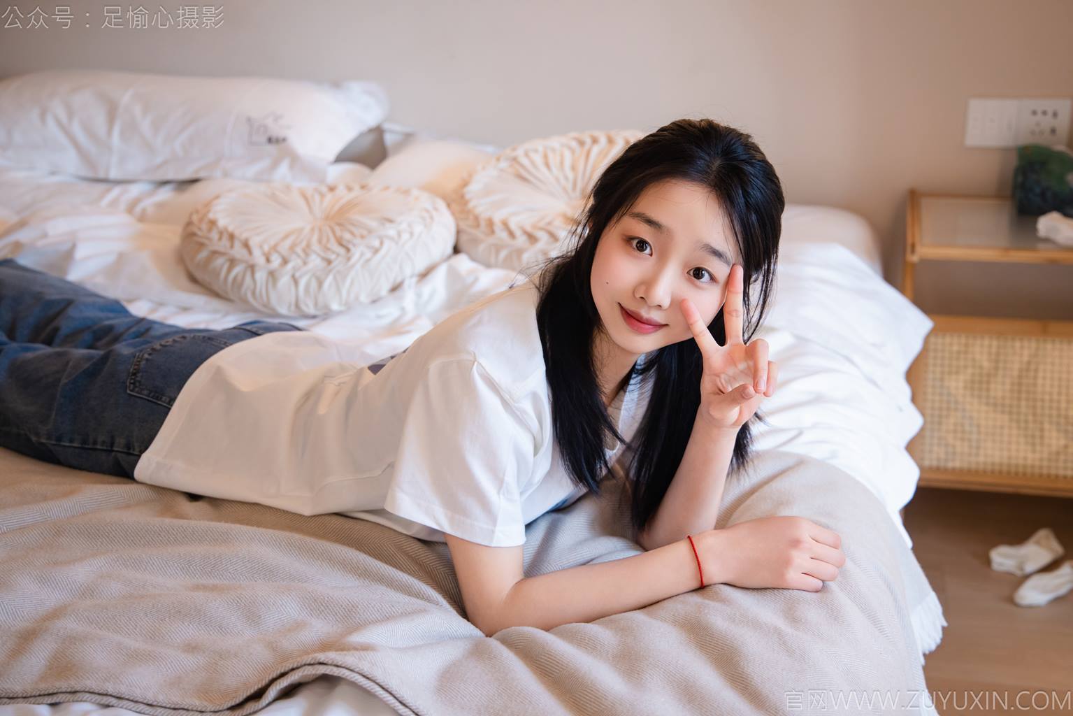 图片[92]-足愉心 NO.035 奶芙（搭配：白T恤、牛仔裤、运动鞋、白色棉袜、裸足）[115P] – 速更版-美库