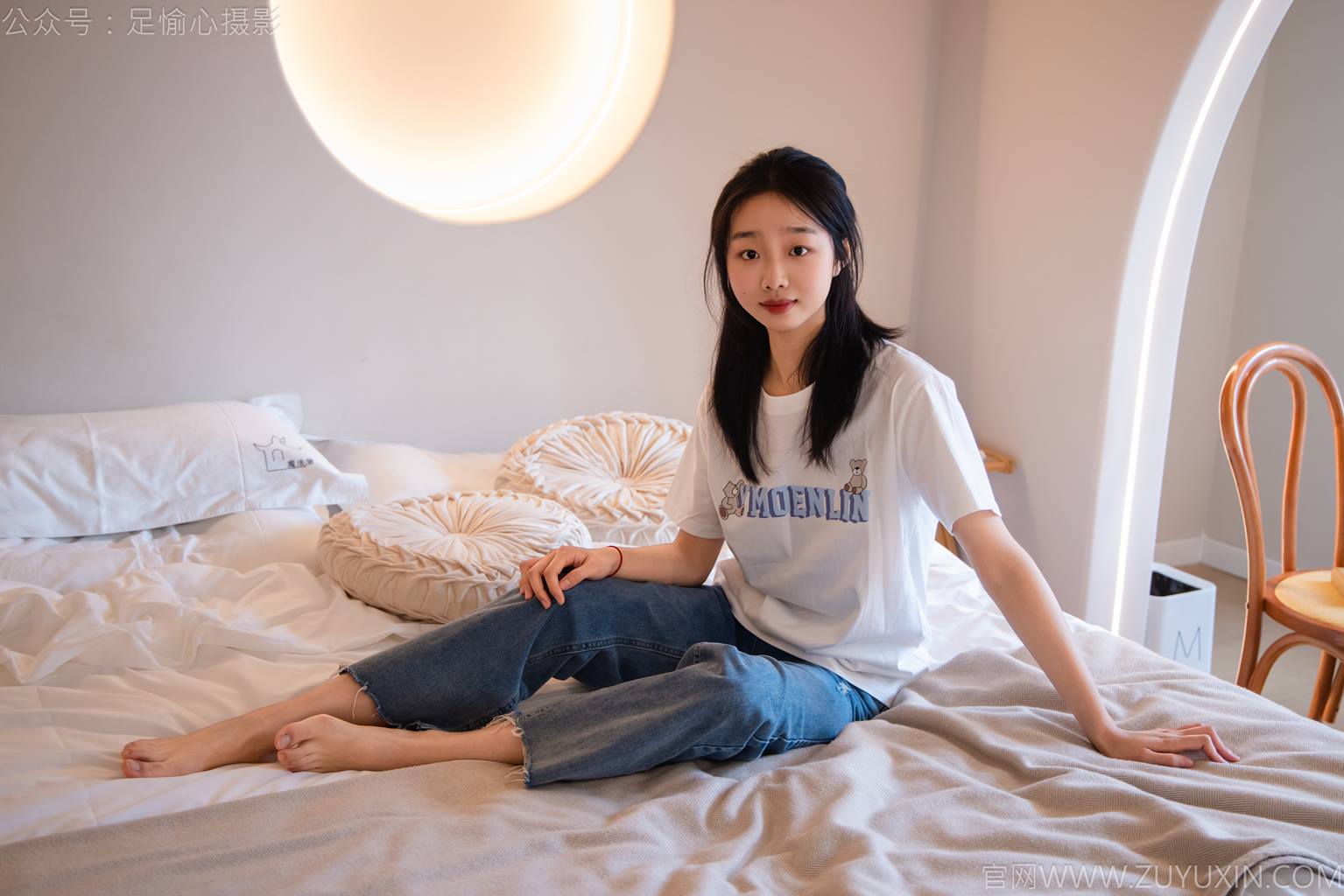 图片[93]-足愉心 NO.035 奶芙（搭配：白T恤、牛仔裤、运动鞋、白色棉袜、裸足）[115P] – 速更版-美库