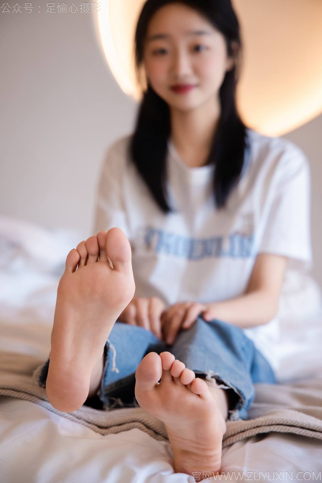 图片[100]-足愉心 NO.035 奶芙（搭配：白T恤、牛仔裤、运动鞋、白色棉袜、裸足）[115P] – 速更版-美库