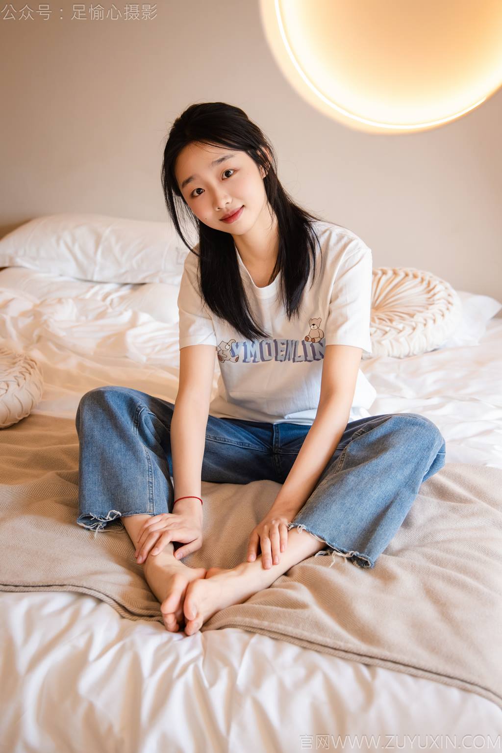 图片[106]-足愉心 NO.035 奶芙（搭配：白T恤、牛仔裤、运动鞋、白色棉袜、裸足）[115P] – 速更版-美库