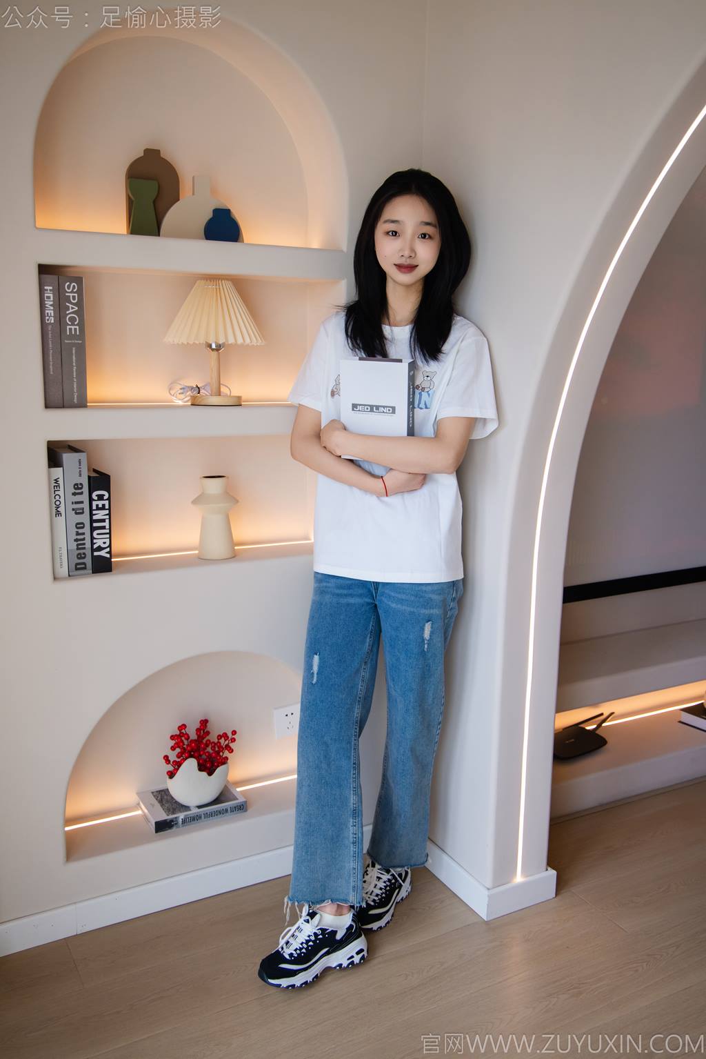 图片[107]-足愉心 NO.035 奶芙（搭配：白T恤、牛仔裤、运动鞋、白色棉袜、裸足）[115P] – 速更版-美库