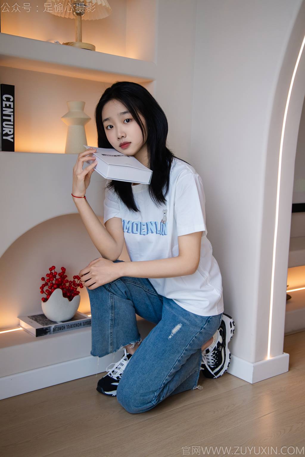 图片[108]-足愉心 NO.035 奶芙（搭配：白T恤、牛仔裤、运动鞋、白色棉袜、裸足）[115P] – 速更版-美库