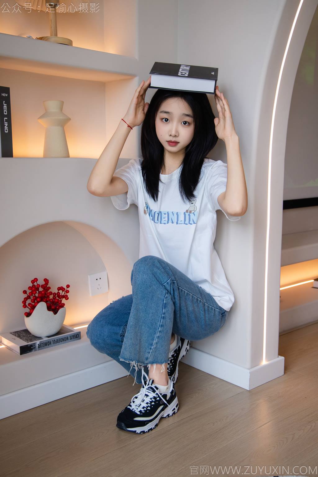 图片[109]-足愉心 NO.035 奶芙（搭配：白T恤、牛仔裤、运动鞋、白色棉袜、裸足）[115P] – 速更版-美库