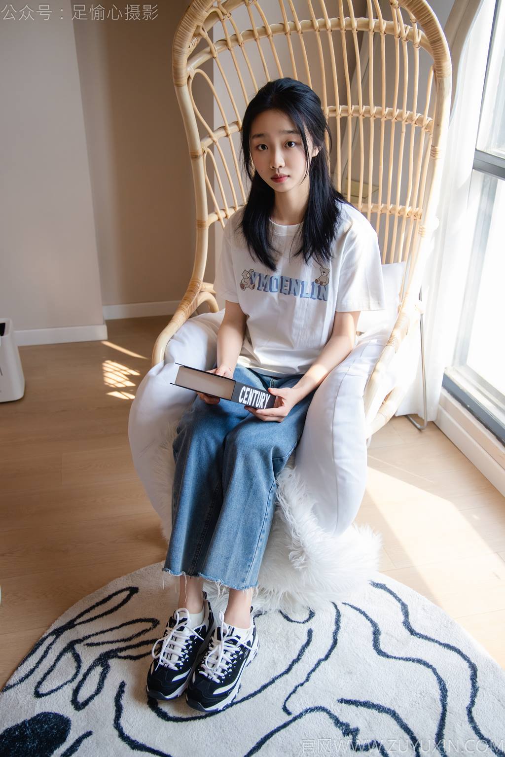 图片[111]-足愉心 NO.035 奶芙（搭配：白T恤、牛仔裤、运动鞋、白色棉袜、裸足）[115P] – 速更版-美库