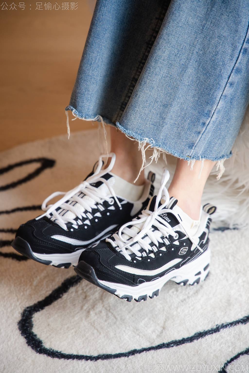 图片[112]-足愉心 NO.035 奶芙（搭配：白T恤、牛仔裤、运动鞋、白色棉袜、裸足）[115P] – 速更版-美库