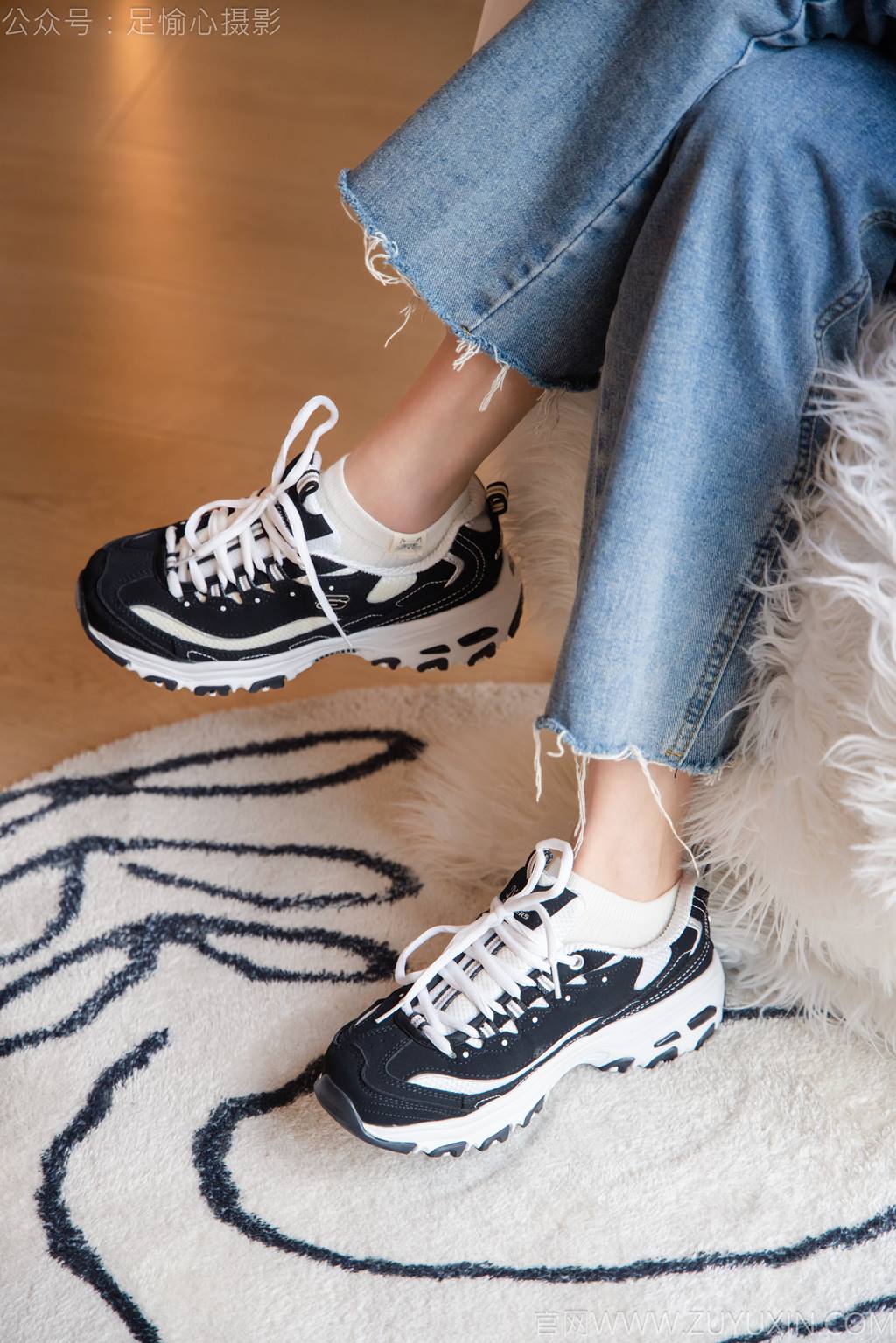 图片[113]-足愉心 NO.035 奶芙（搭配：白T恤、牛仔裤、运动鞋、白色棉袜、裸足）[115P] – 速更版-美库