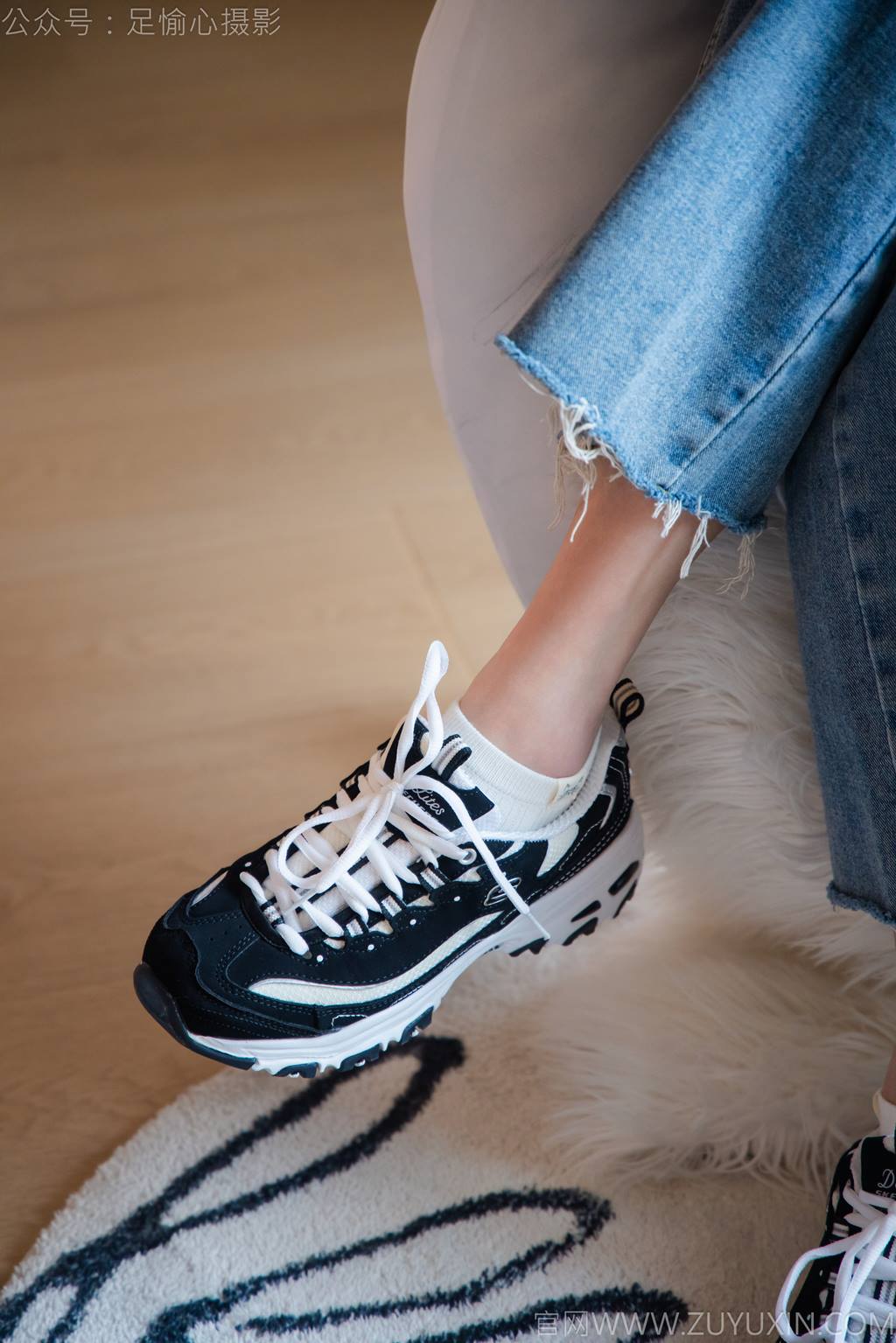 图片[115]-足愉心 NO.035 奶芙（搭配：白T恤、牛仔裤、运动鞋、白色棉袜、裸足）[115P] – 速更版-美库