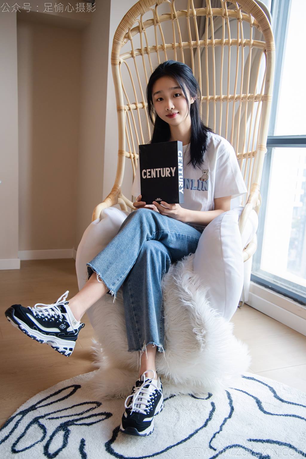 图片[116]-足愉心 NO.035 奶芙（搭配：白T恤、牛仔裤、运动鞋、白色棉袜、裸足）[115P] – 速更版-美库