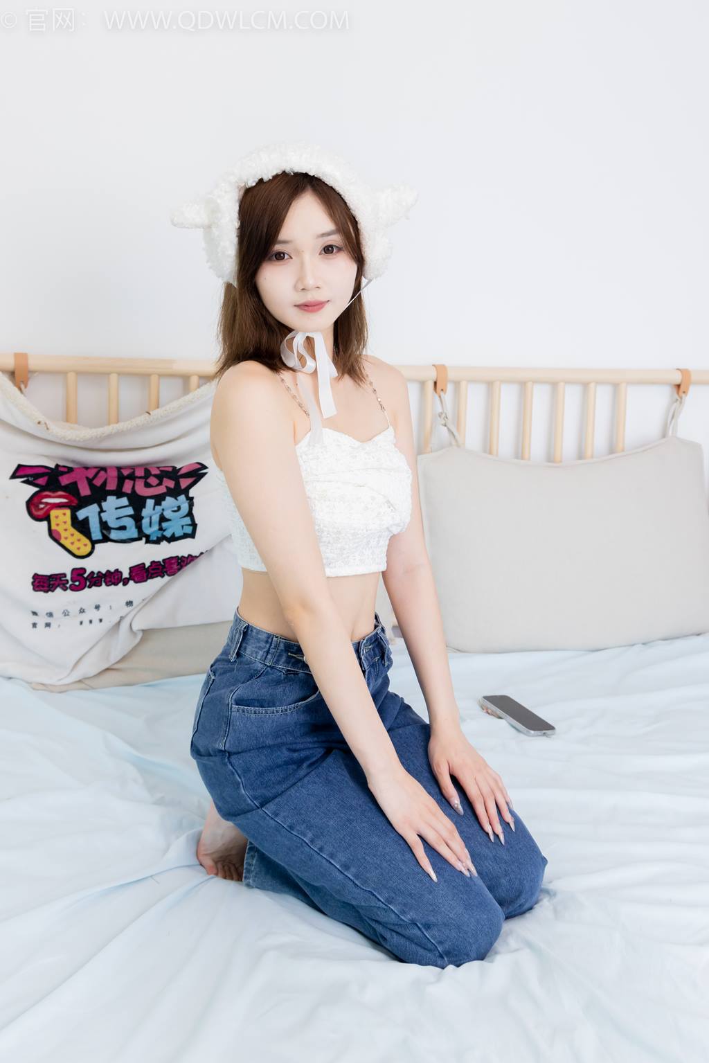 图片[24]-物恋传媒 NO.2432 橙子-运动鞋、白棉袜、裸足[130P] – 速更版-美库