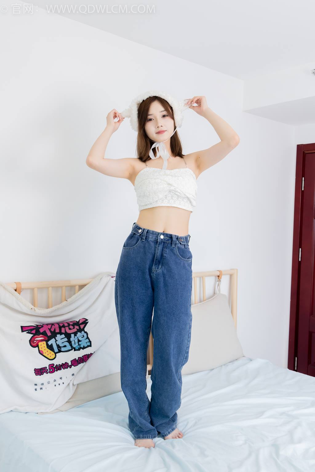 图片[67]-物恋传媒 NO.2432 橙子-运动鞋、白棉袜、裸足[130P] – 速更版-美库